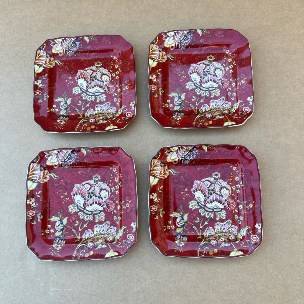 Set‎ of Four Plates, Gabrielle Red pattern plates from the brand 222 Fifth